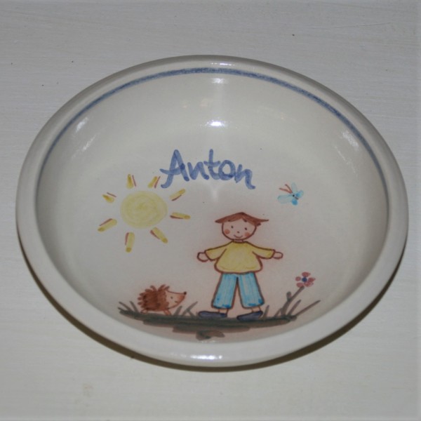 Kinderschale Junge mit Igel, mit Namen
