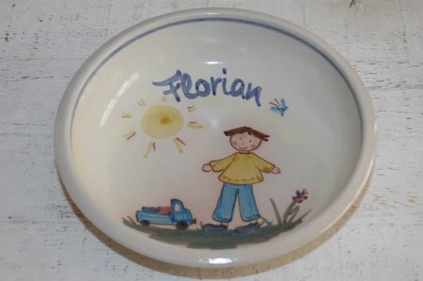 Kinderschale Junge mit Auto, mit Namen