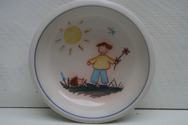 Kinderschale, Junge mit Igel