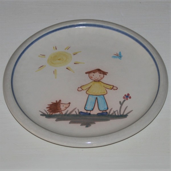 Kinderteller, Junge mit Igel