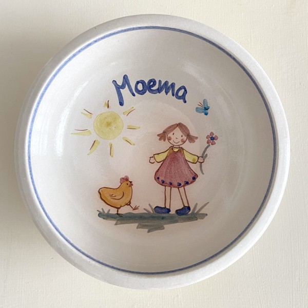 Kinderschale Mädchen mit Huhn, mit Name
