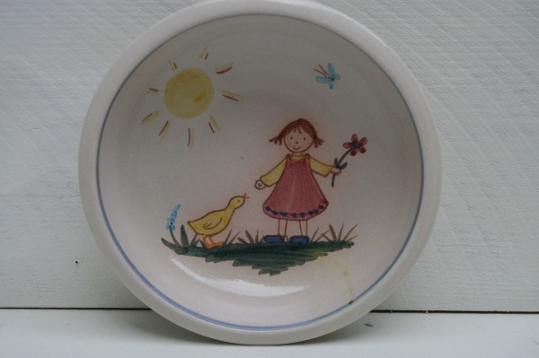 Kinderschale, Mädchen mit Gänschen