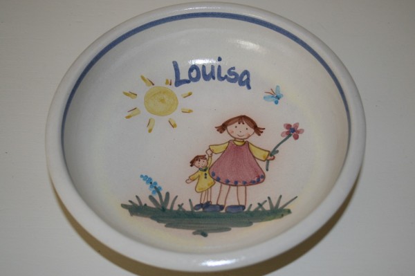 Kinderschale Mädchen mit Puppe, mit Namen