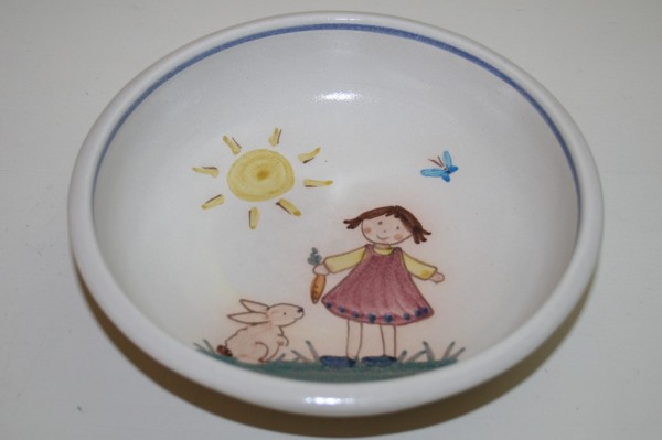 Kinderschale, Mädchen mit Hase
