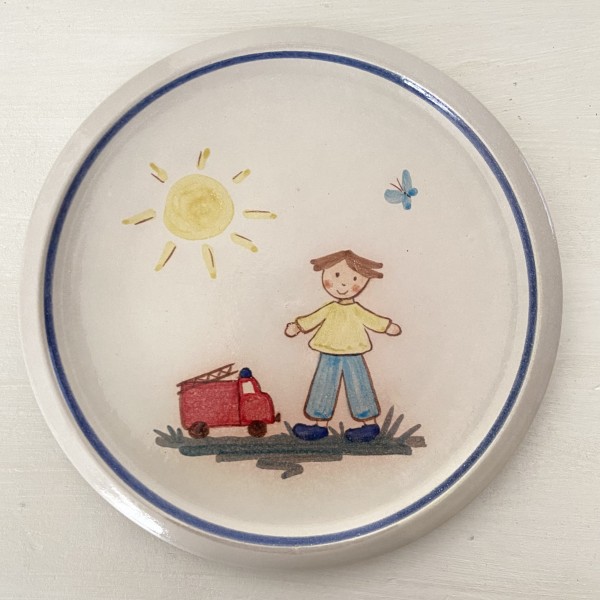 Kinderteller, Junge mit Feuerwehr