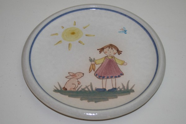 Kinderteller, Mädchen mit Hase